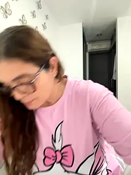 AntonellaAlondra4 online show from 11.09.25