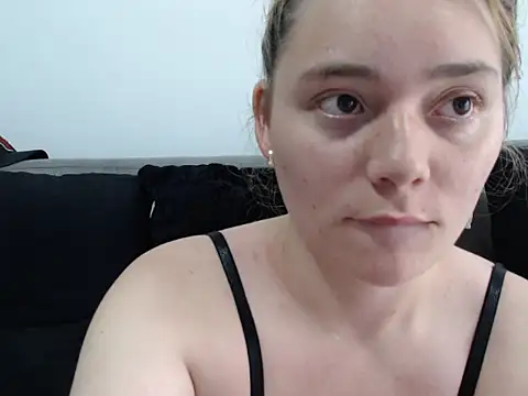 Snapshot of Melody__Lee chatting on 02.13.25 Melody Lee online show from 02.13.25