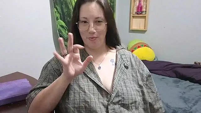Snapshot of ThickGirlsDoItBetter chatting on 01.12.25 ThickGirlsDoItBetter online show from 01.12.25