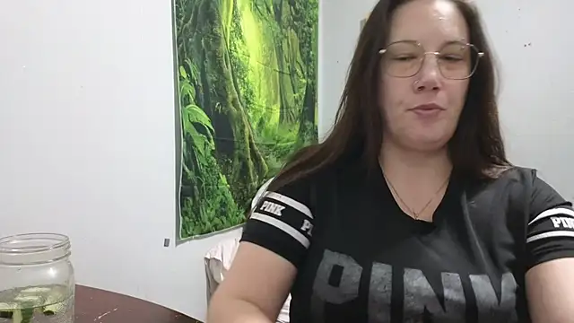 Snapshot of ThickGirlsDoItBetter chatting on 01.22.25 ThickGirlsDoItBetter online show from 01.22.25