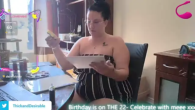Snapshot of ThickGirlsDoItBetter chatting on 09.17.25 ThickGirlsDoItBetter online show from 09.17.25