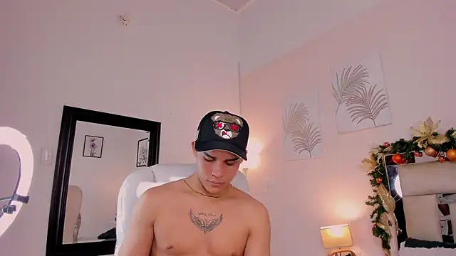 Snapshot of saraandstiven chatting on 12.26.24 saraandstiven online show from 12.26.24