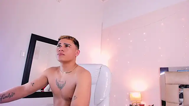 Snapshot of saraandstiven chatting on 01.23.25 saraandstiven online show from 01.23.25