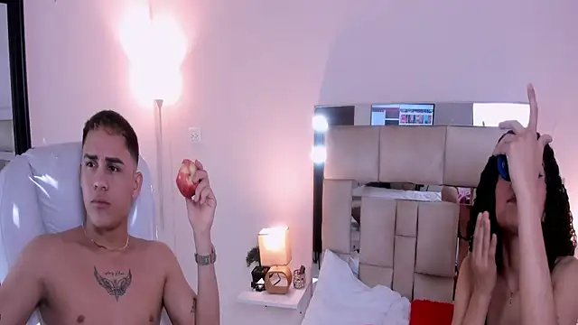 Snapshot of saraandstiven chatting on 03.08.25 saraandstiven online show from 03.08.25