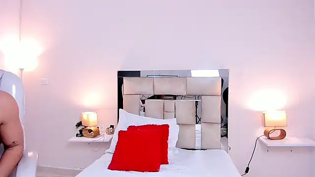 Snapshot of saraandstiven chatting on 03.11.25 saraandstiven online show from 03.11.25