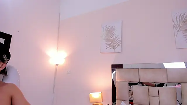 Snapshot of saraandstiven chatting on 03.19.25 saraandstiven online show from 03.19.25