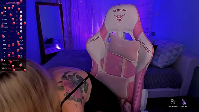 AdeleRoberts online show from 10.06.25