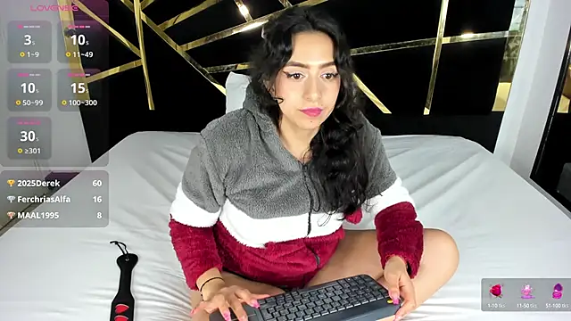 Snapshot of AlondraMendez chatting on 01.04.25 AlondraMendez online show from 01.04.25