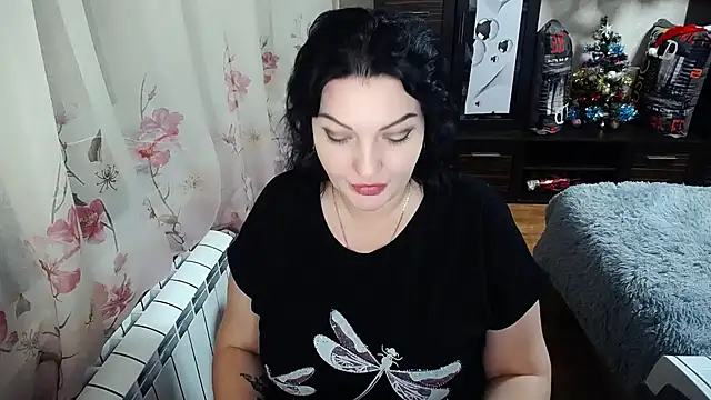 Snapshot of Lady_Boom_Wild_ chatting on 12.21.24 Lady Boom Wild  online show from 12.21.24