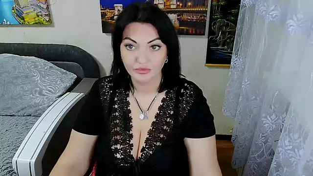 Snapshot of Lady_Boom_Wild_ chatting on 10.15.25 Lady Boom Wild  online show from 10.15.25