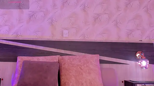 Snapshot of nicolle_pierce chatting on 02.19.26 nicolle pierce online show from 02.19.26