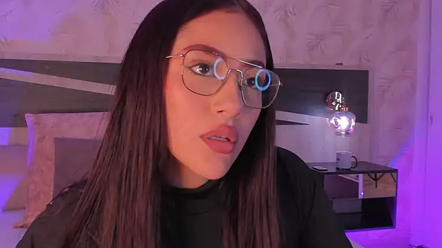 Snapshot of nicolle_pierce chatting on 02.25.26 nicolle pierce online show from 02.25.26