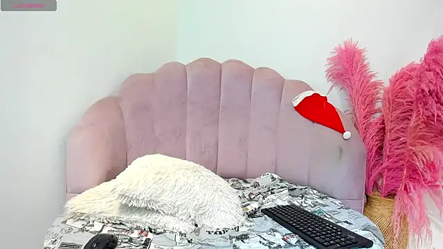 Urlovex1 online show from 12.11.24