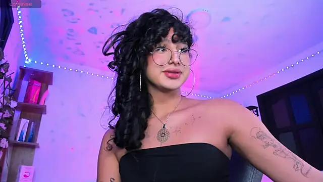 Heka Prudence online show from 02.19.25