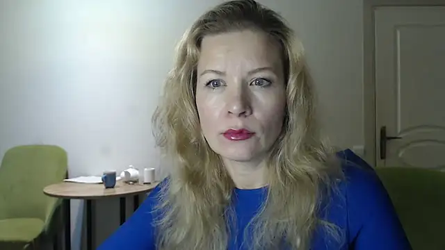 Snapshot of Juli_julyyy chatting on 12.29.24 Juli julyyy online show from 12.29.24