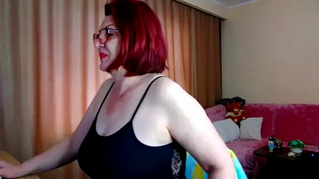 Snapshot of EdithCharm chatting on 05.16.26 EdithCharm online show from 05.16.26