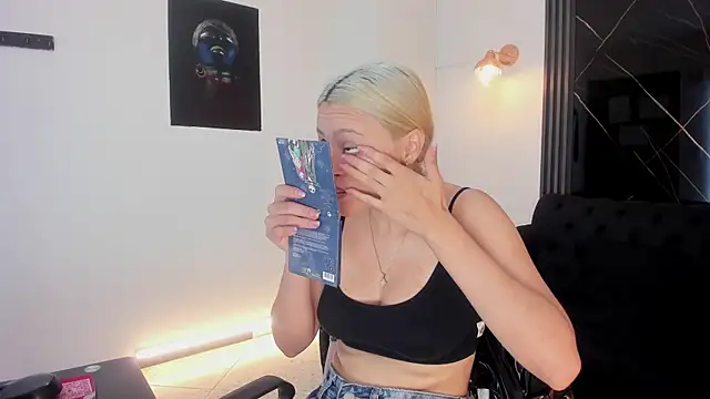 Snapshot of miacarperr1 chatting on 02.12.26 miacarperr1 online show from 02.12.26