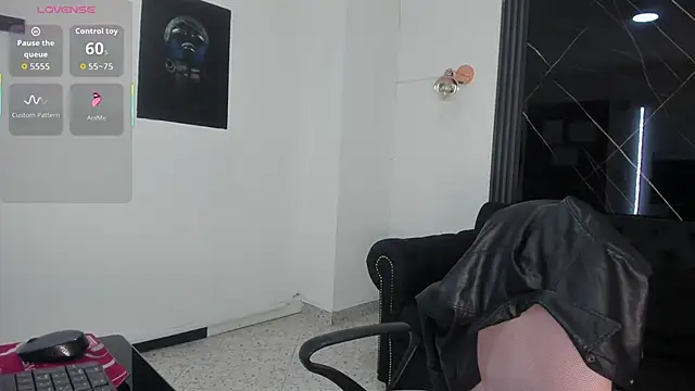 Snapshot of miacarperr1 chatting on 02.13.26 miacarperr1 online show from 02.13.26