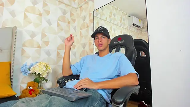 Tyler Rodriguez online show from 03.03.25