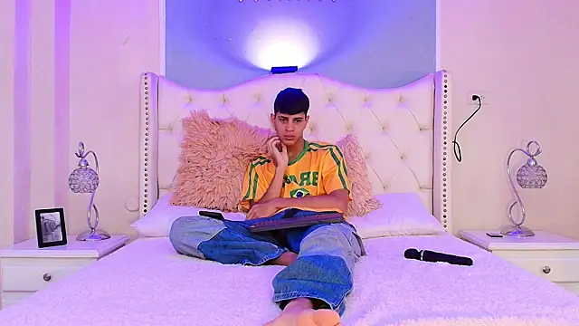 Tyler Rodriguez online show from 03.18.25