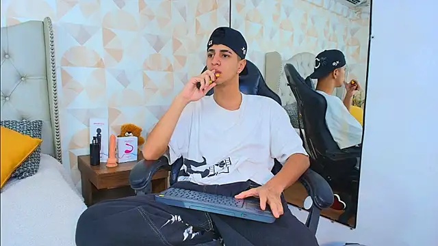 Tyler Rodriguez online show from 09.11.25