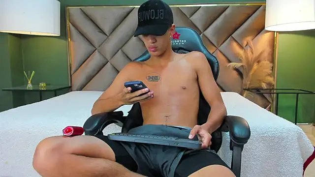 Tyler Rodriguez online show from 09.30.25