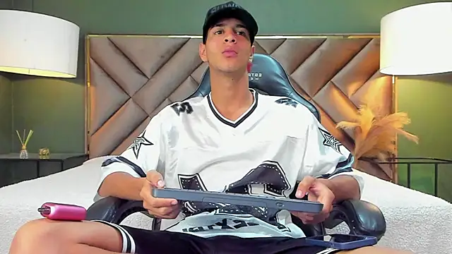 Tyler Rodriguez online show from 10.08.25