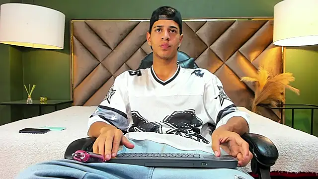 Tyler Rodriguez online show from 10.09.25