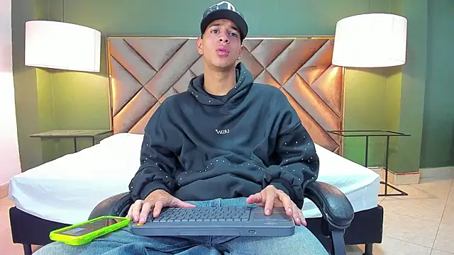 Tyler Rodriguez online show from 10.23.25