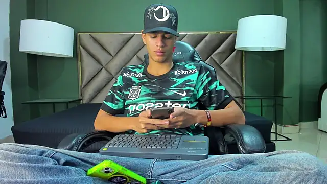 Tyler Rodriguez online show from 10.27.25