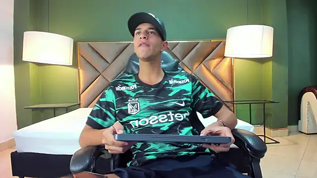 Tyler Rodriguez online show from 10.29.25