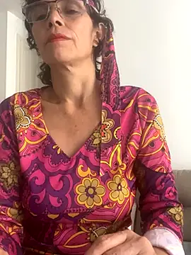 MireyaTorresGu online show from 10.31.25