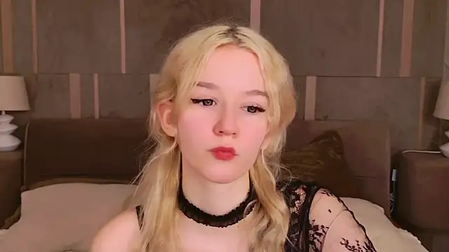 NaomiLoys online show from 02.27.25