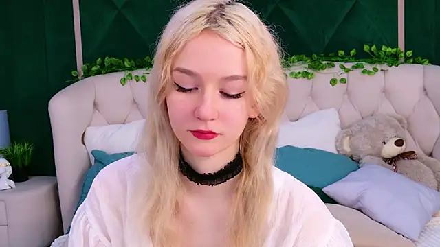 NaomiLoys online show from 03.06.25