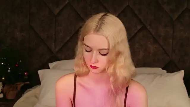 NaomiLoys online show from 01.12.26