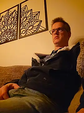 Snapshot of Hectorthyssen1 chatting on 04.30.26 Hectorthyssen1 online show from 04.30.26