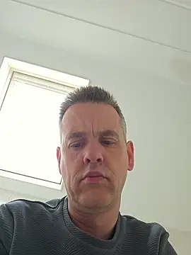 Snapshot of Hectorthyssen1 chatting on 05.15.26 Hectorthyssen1 online show from 05.15.26