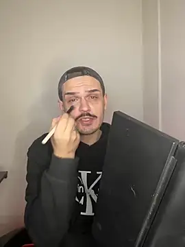 Snapshot of bearded_beauty chatting on 02.02.25 bearded beauty online show from 02.02.25