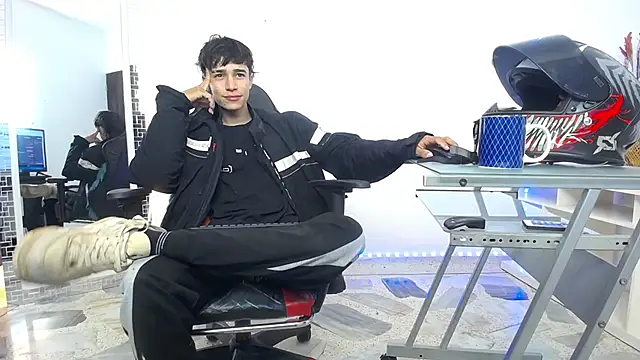 Snapshot of Zacktk7 chatting on 12.13.24 Zacktk7 online show from 12.13.24