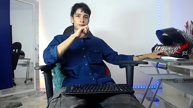 Snapshot of Zacktk7 chatting on 12.20.24 Zacktk7 online show from 12.20.24