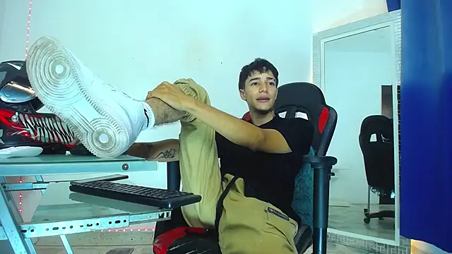 Snapshot of Zacktk7 chatting on 12.31.24 Zacktk7 online show from 12.31.24