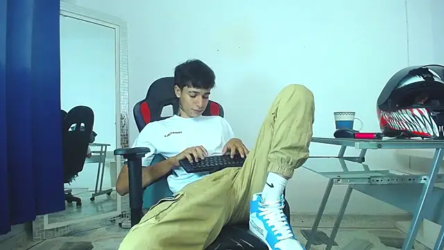 Snapshot of Zacktk7 chatting on 01.07.25 Zacktk7 online show from 01.07.25