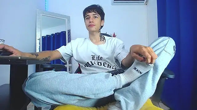 Snapshot of Zacktk7 chatting on 02.01.25 Zacktk7 online show from 02.01.25