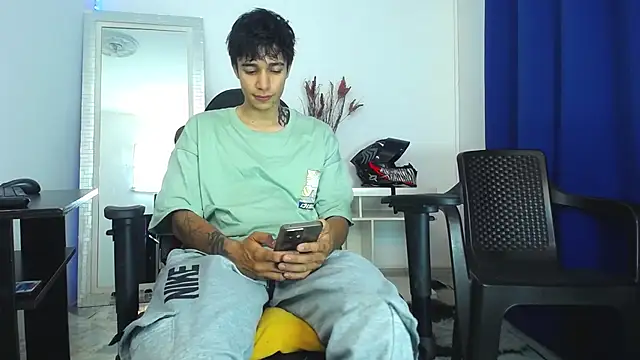 Snapshot of Zacktk7 chatting on 02.03.25 Zacktk7 online show from 02.03.25