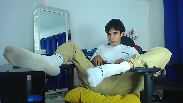 Snapshot of Zacktk7 chatting on 02.05.25 Zacktk7 online show from 02.05.25