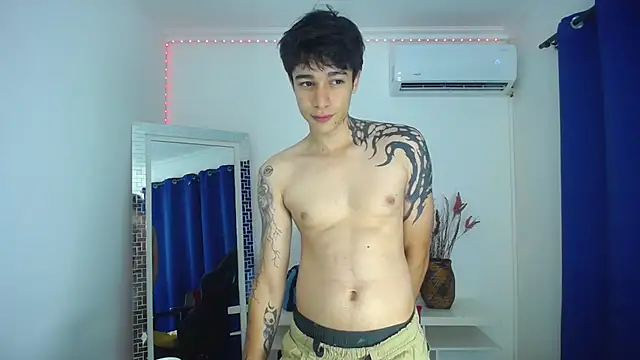 Snapshot of Zacktk7 chatting on 02.05.25 Zacktk7 online show from 02.05.25