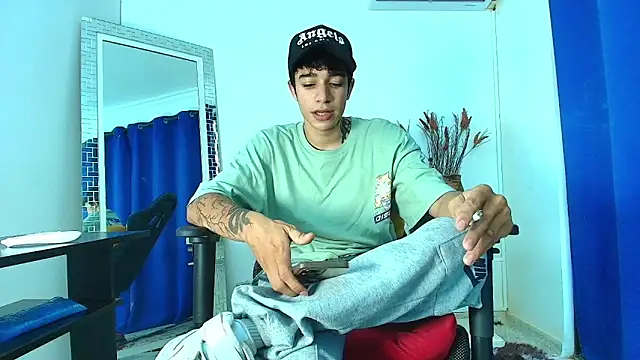 Snapshot of Zacktk7 chatting on 02.14.25 Zacktk7 online show from 02.14.25