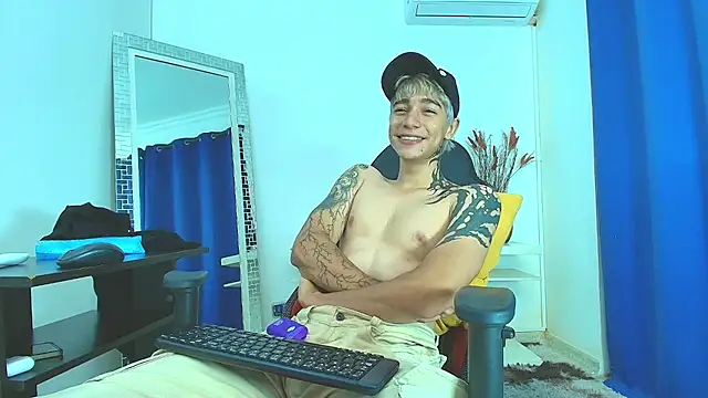 Snapshot of Zacktk7 chatting on 02.21.25 Zacktk7 online show from 02.21.25