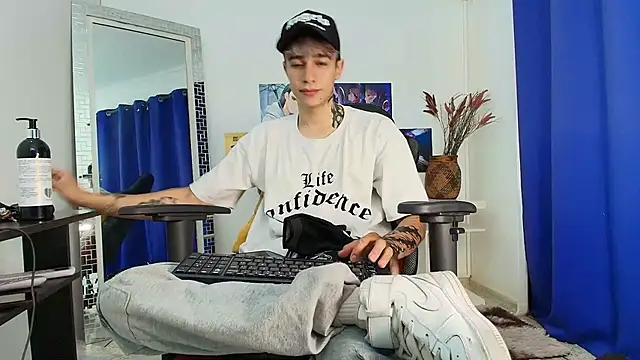 Snapshot of Zacktk7 chatting on 03.20.25 Zacktk7 online show from 03.20.25