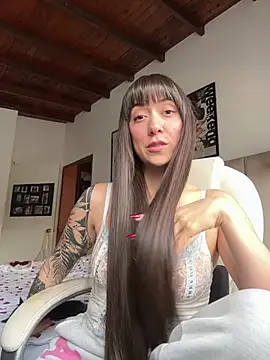 itsemiliasommer online show from 02.20.25